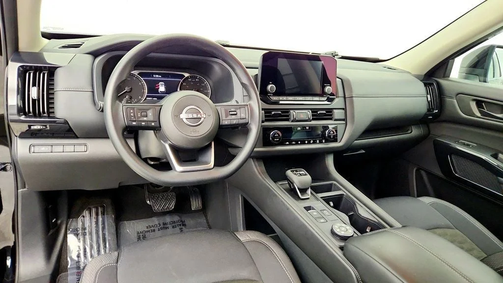 Used 2024 Super Black Nissan S 4WD image 12