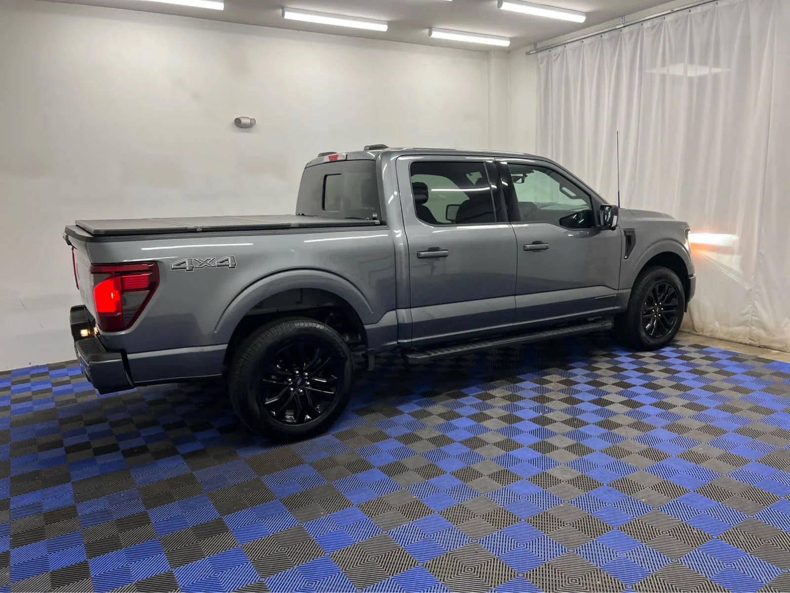 Used 2025 Carbonized Gray Metallic Ford XLT image 29