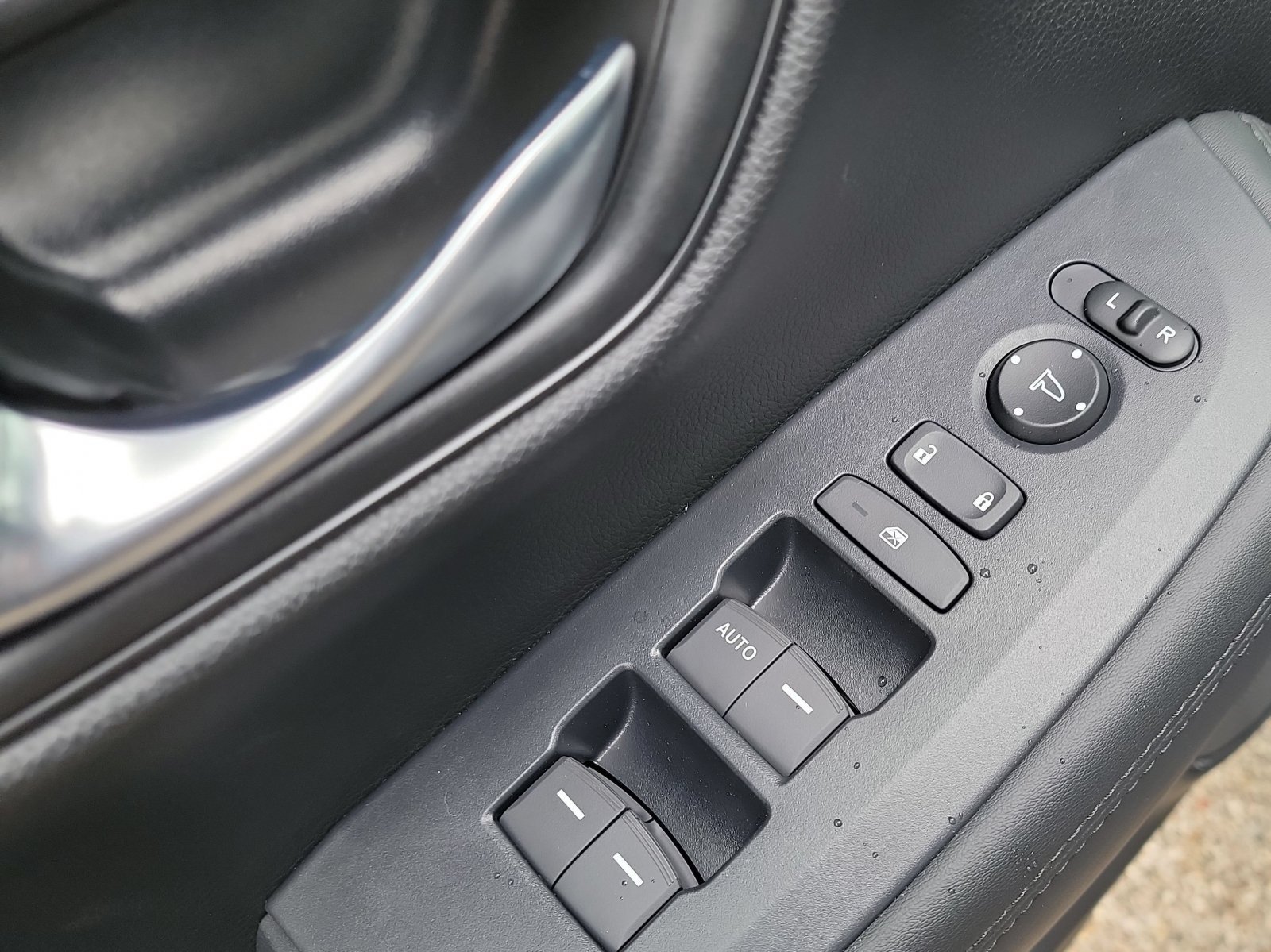 New 2027 Modern Steel Metallic Honda LX image 8