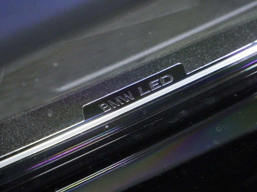 New 2026 Carbon Black Metallic BMW xDrive60 image 4