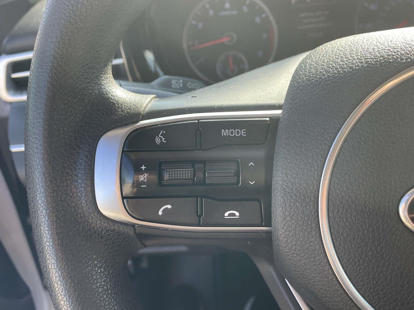 Used 2021 Glacial White Pearl Kia LXS image 32