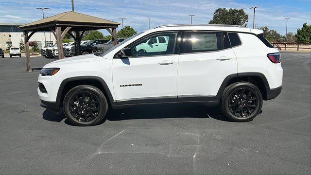 New 2026 Bright White Clearcoat Jeep Latitude Altitude image 6