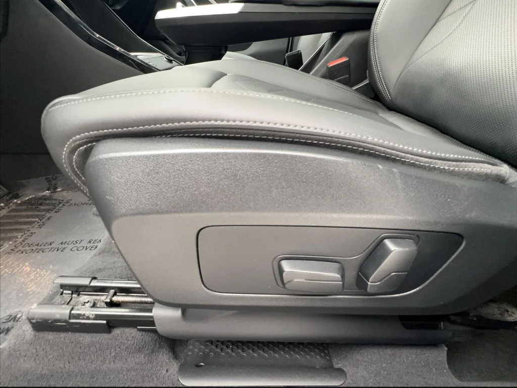 Used 2024 Silver BMW xDrive28i image 23