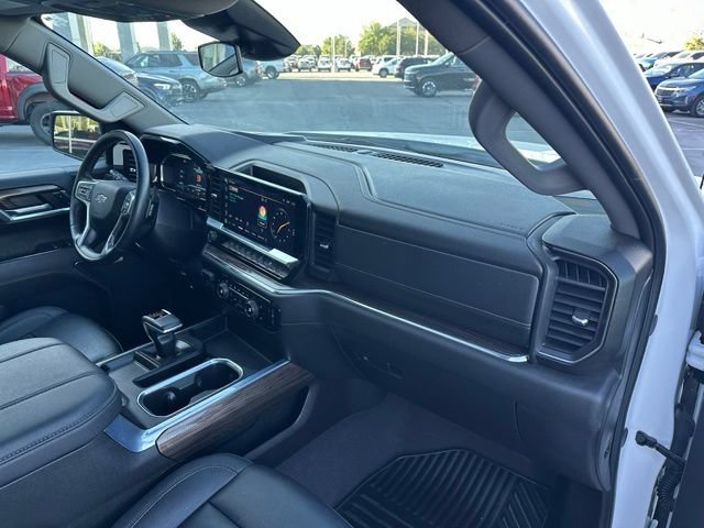 Used 2024 Summit White Chevrolet RST image 34