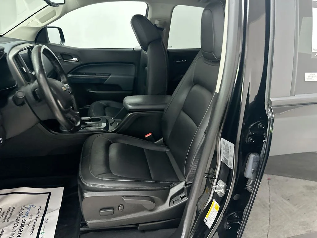 Used 2022 Black Chevrolet Z71 image 15