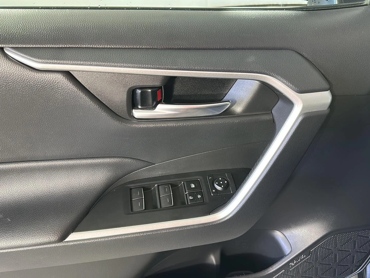 Used 2022 Magnetic Gray Metallic Toyota XLE image 10