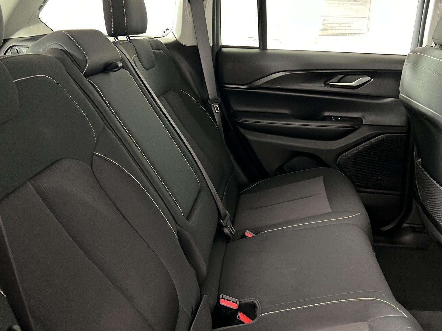 Used 2023 Diamond Black Crystal Pearlcoat Jeep Laredo image 12