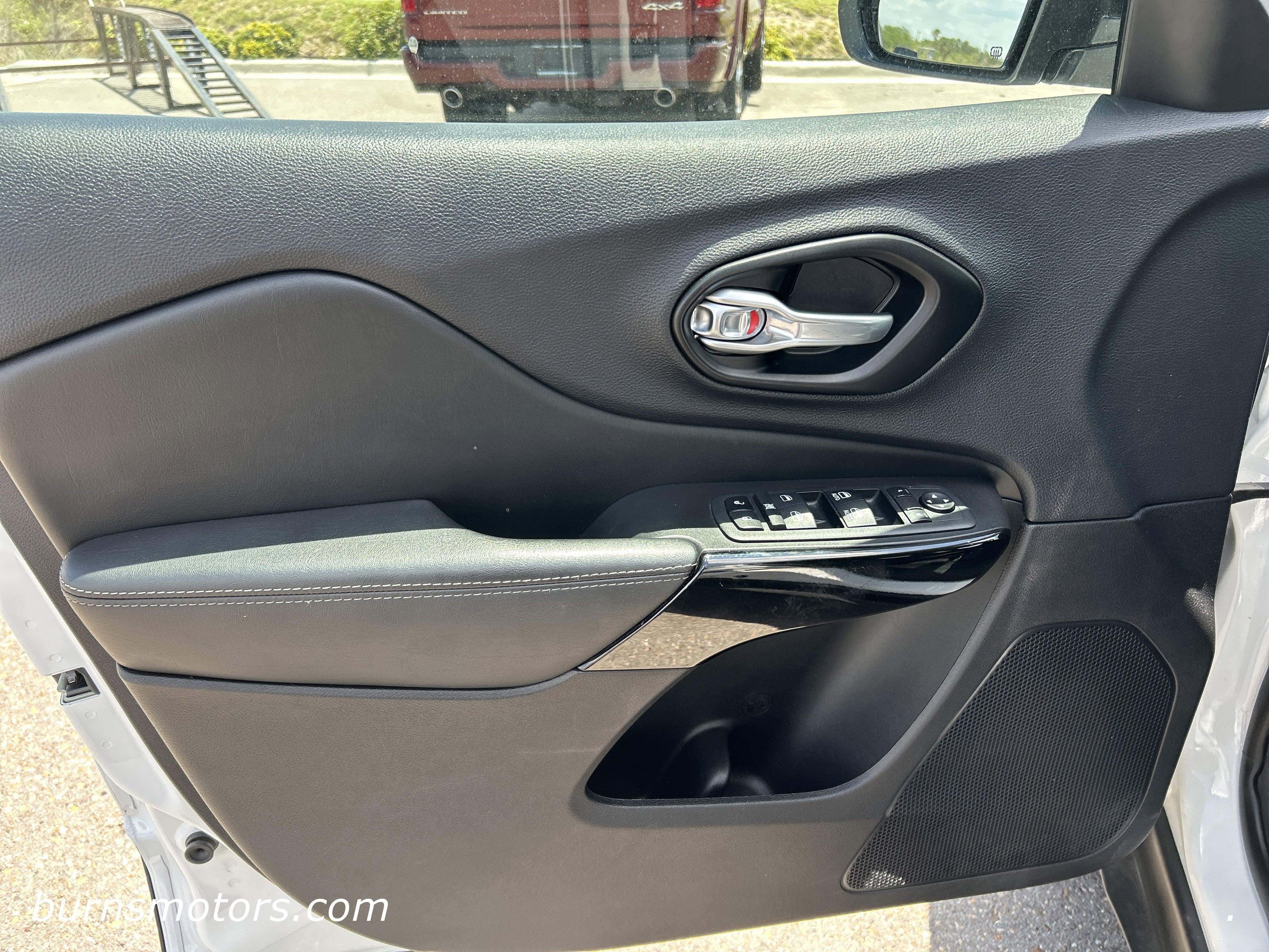 2023 Jeep Cherokee Altitude Lux - Photo 12