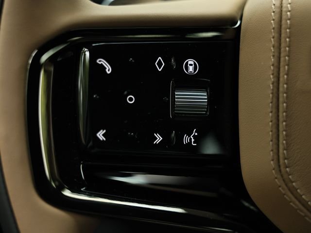 New 2026 Ostuni Pearl White LAND ROVER Dynamic SE image 44