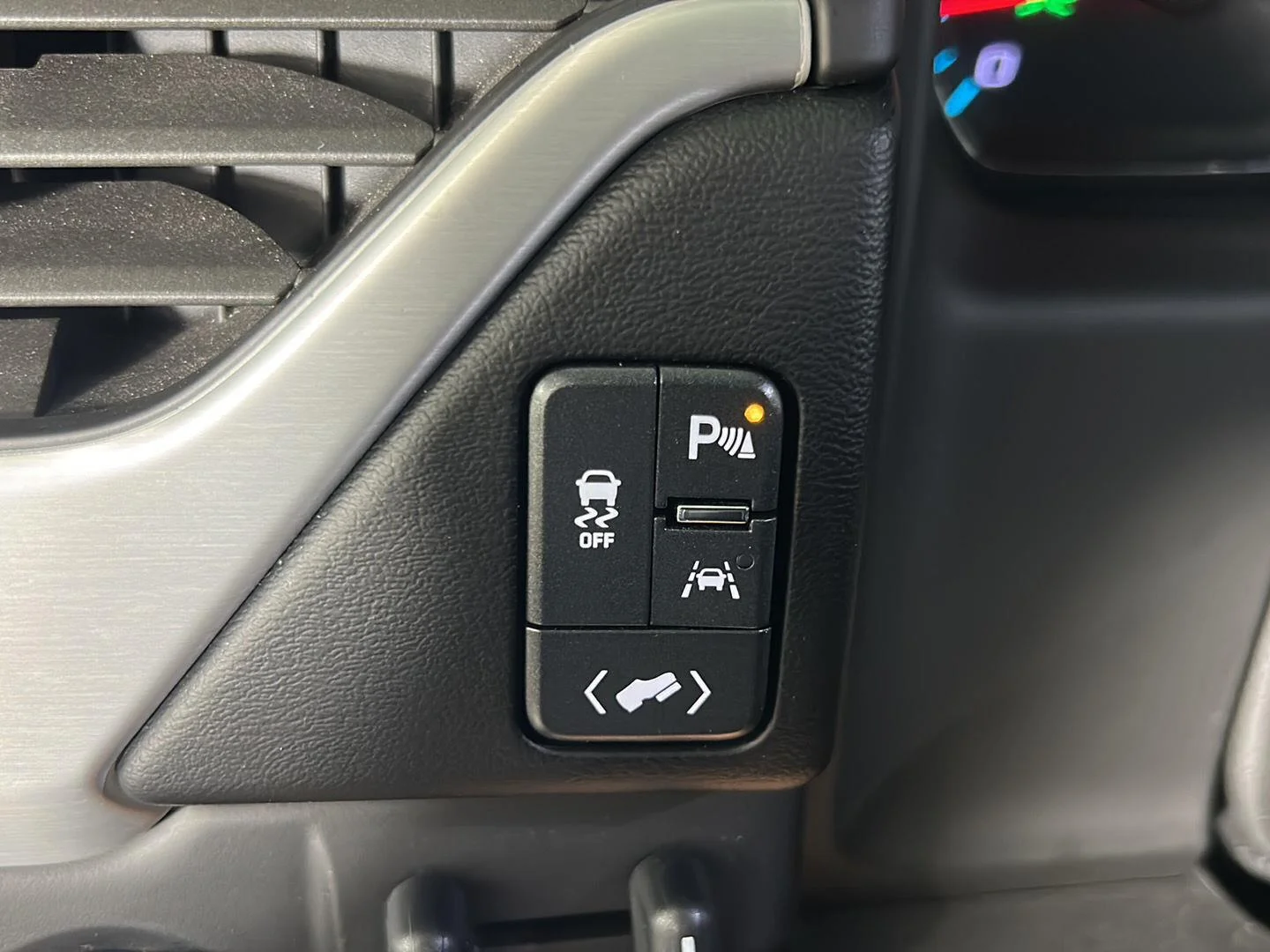 Used 2018 Iridium Metallic GMC SLT image 28