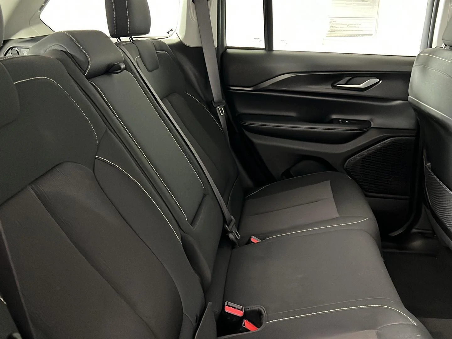 Used 2023 Diamond Black Crystal Pearlcoat Jeep Laredo image 12