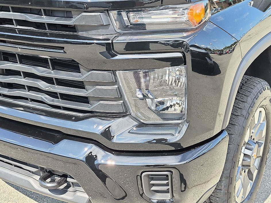 Used 2025 Black Chevrolet Custom image 9