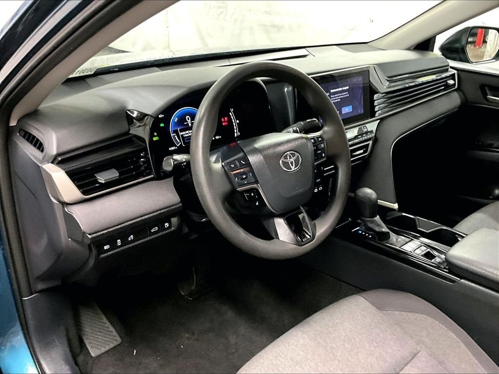 Used 2025  Toyota LE image 8