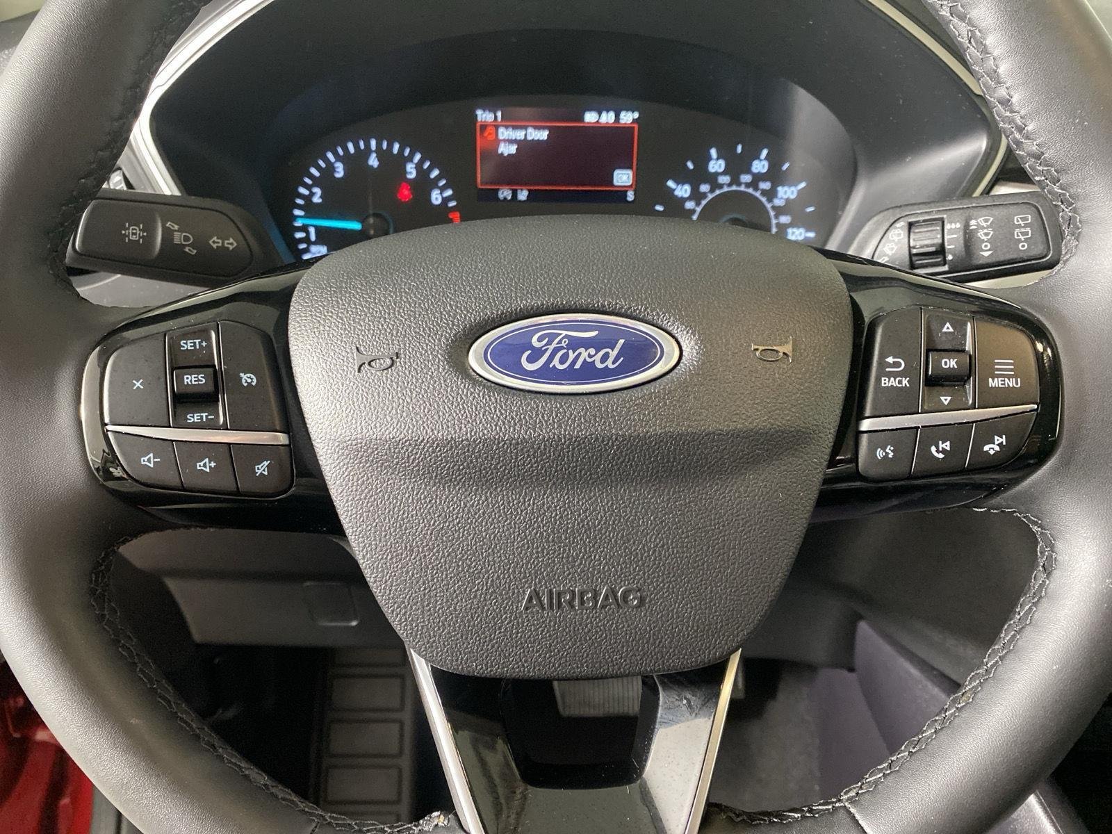 Used 2022 Rapid Red Metallic Tinted Clearcoat Ford SE image 28