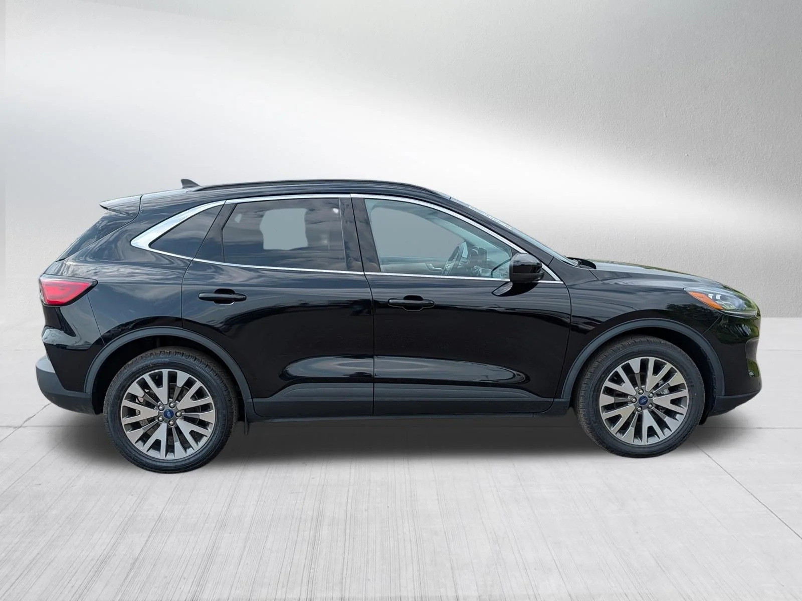 Used 2022 Agate Black Metallic Ford Titanium image 8