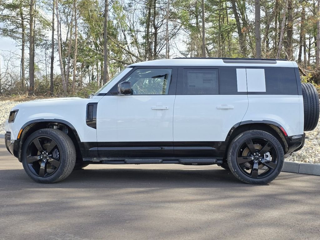 New 2026 Fuji White Land Rover X-Dynamic se image 20