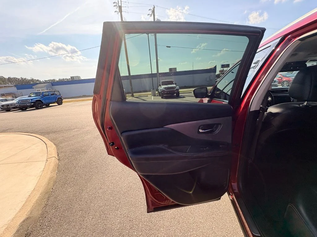 Used 2020 Red Nissan SL image 32