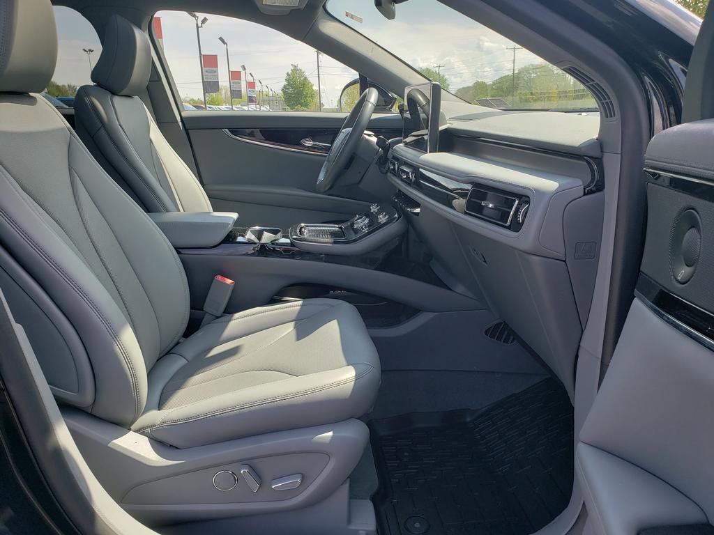 Used 2021 Black Lincoln Reserve image 18