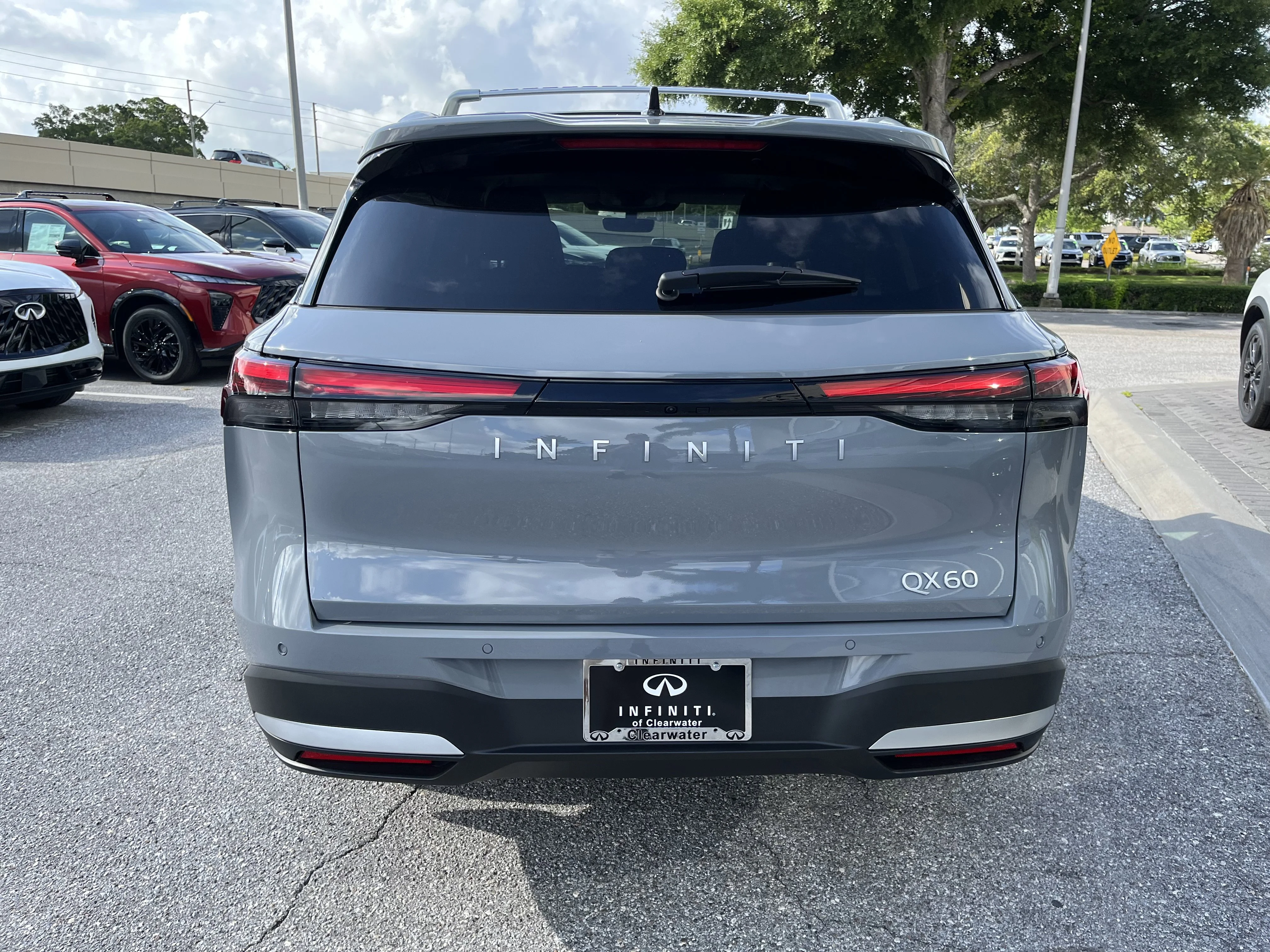 New 2027 Harbor Gray INFINITI LUXE image 4