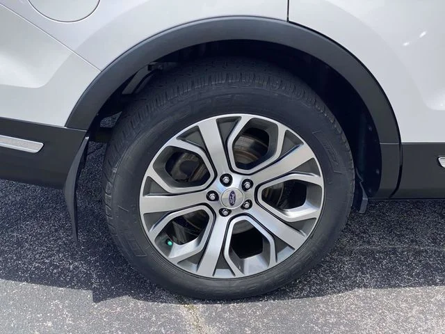 Certified Used 2019 White Platinum Tri-Coat Metallic Ford Limited image 12