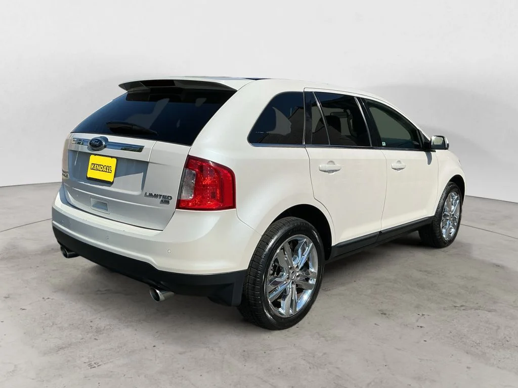 Used 2011 White Ford Limited image 5