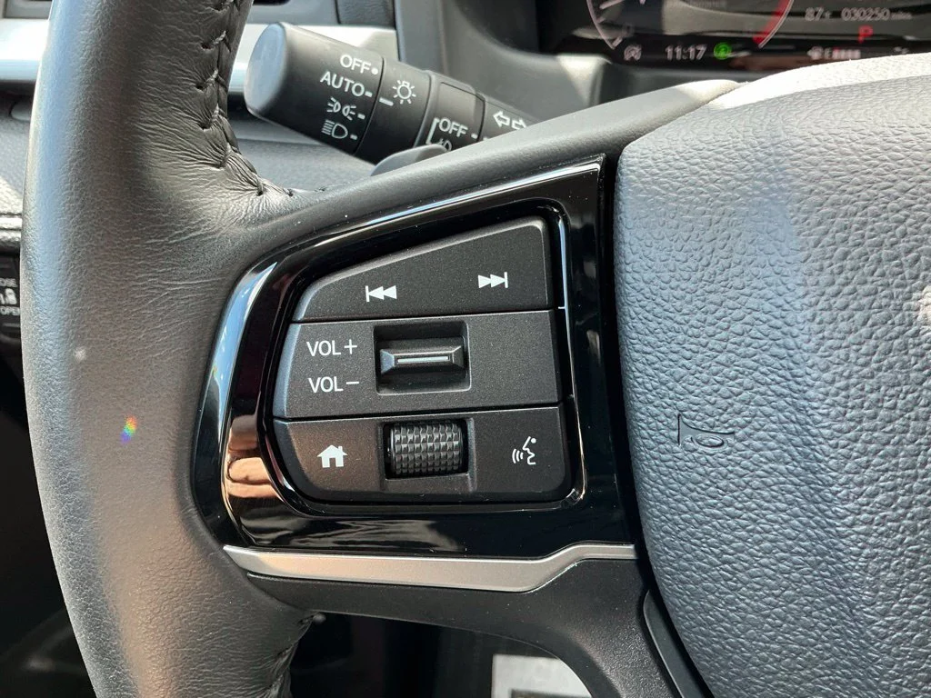 Used 2025  Honda EX-L image 39