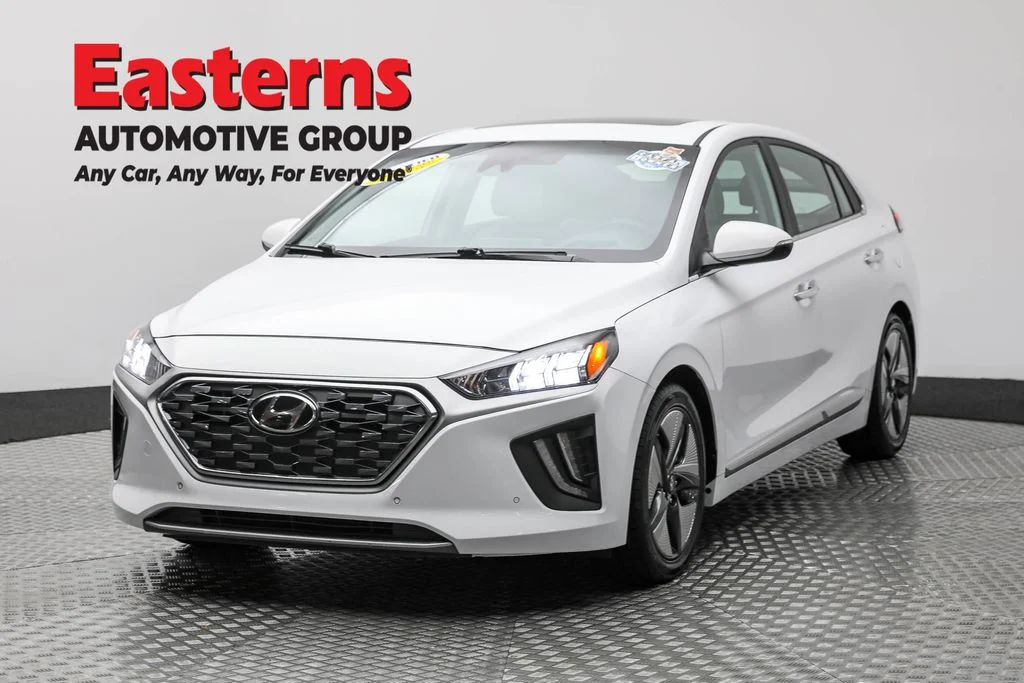 Used 2022 White Hyundai Limited image 1