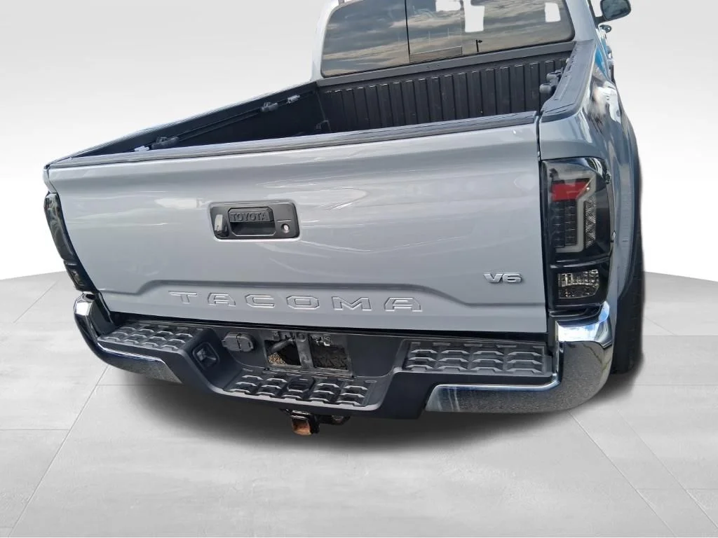 Used 2021  Toyota TRD Off-Road image 4