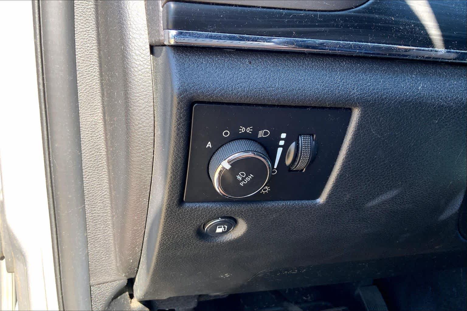 Used 2019 Billet Silver Metallic Clear Coat Jeep Limited image 36