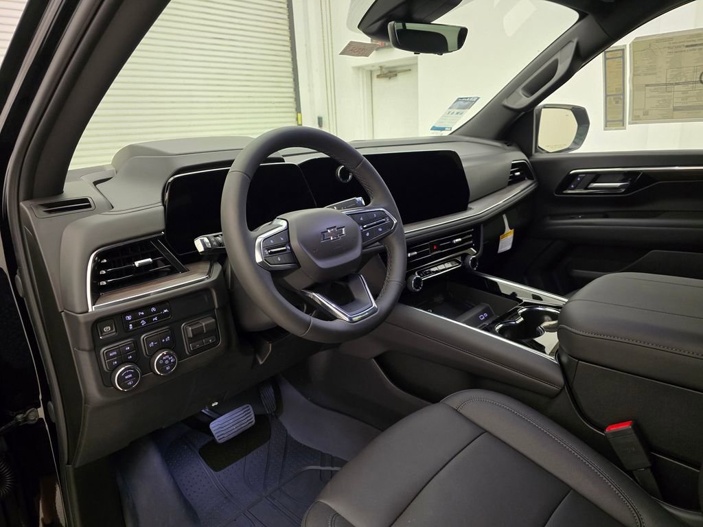 2025 Chevrolet Suburban Z71 - Photo 6