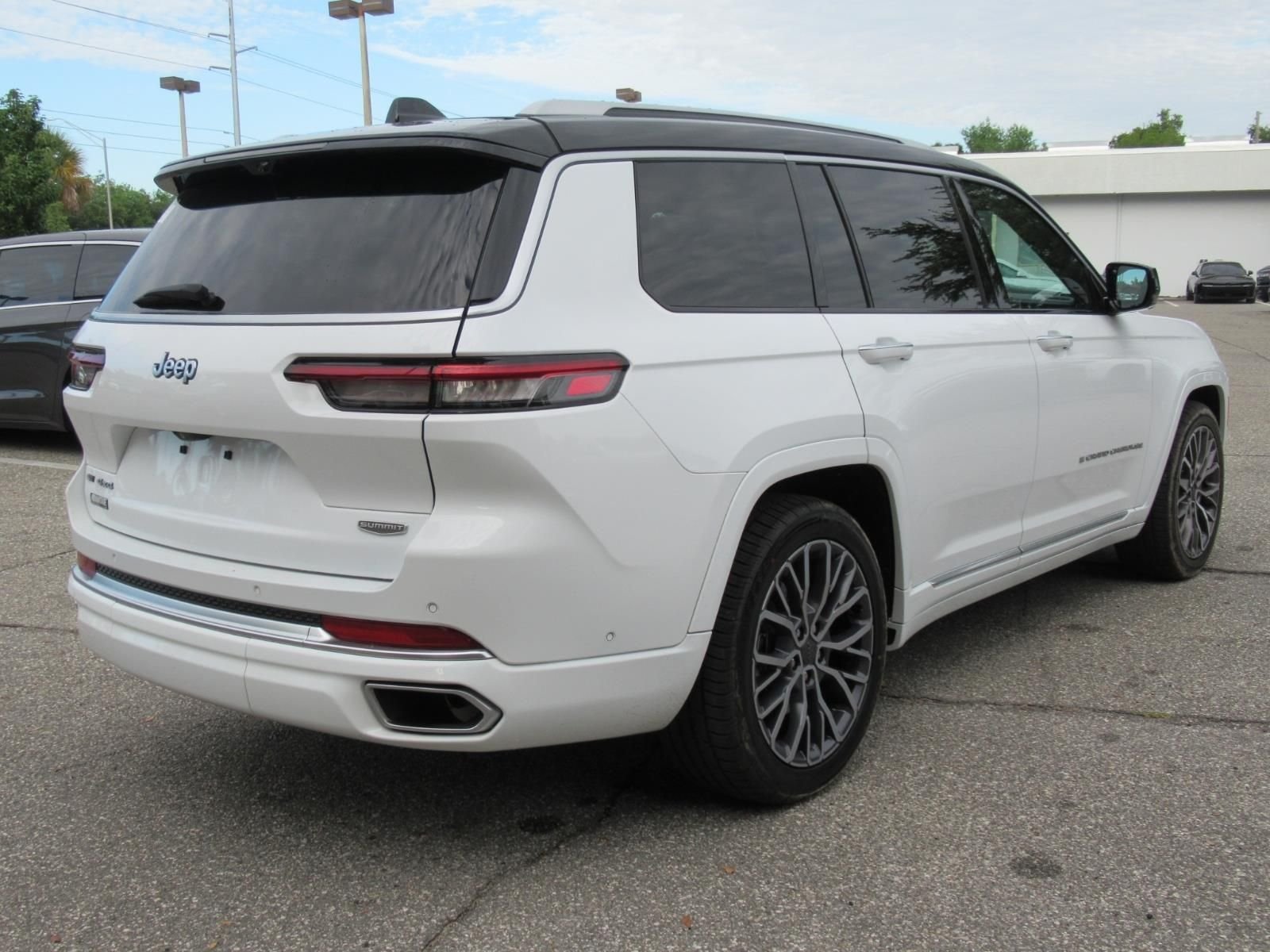 Used 2023 White Jeep Summit image 7