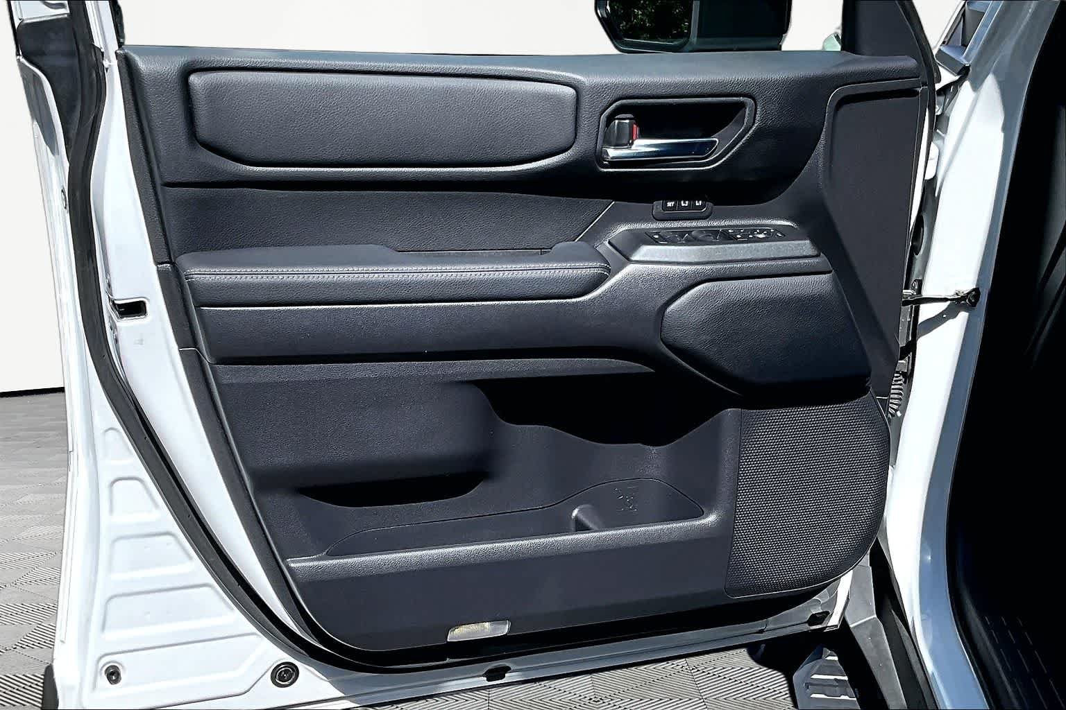 Used 2025 Wind Chill Pearl Toyota  image 22