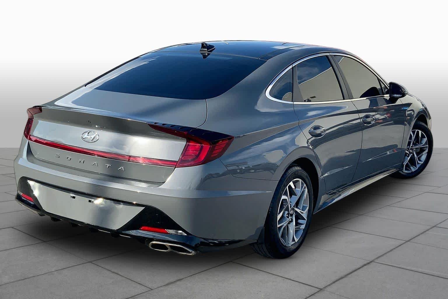 Used 2023 Hampton Gray Hyundai SEL image 12