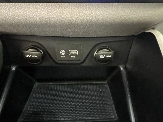 Used 2018 White Hyundai Value image 7