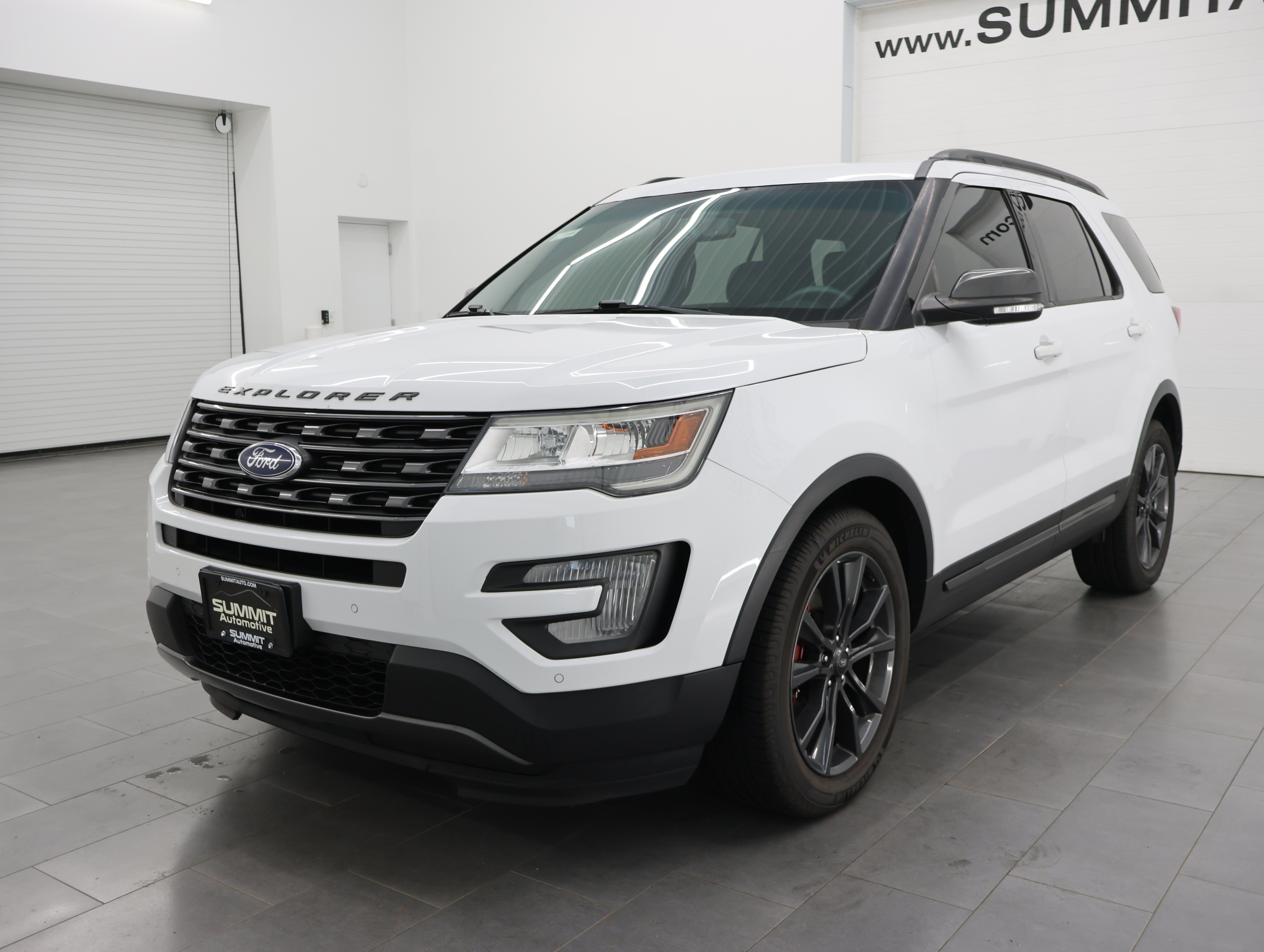 Used 2017  Ford XLT image 6