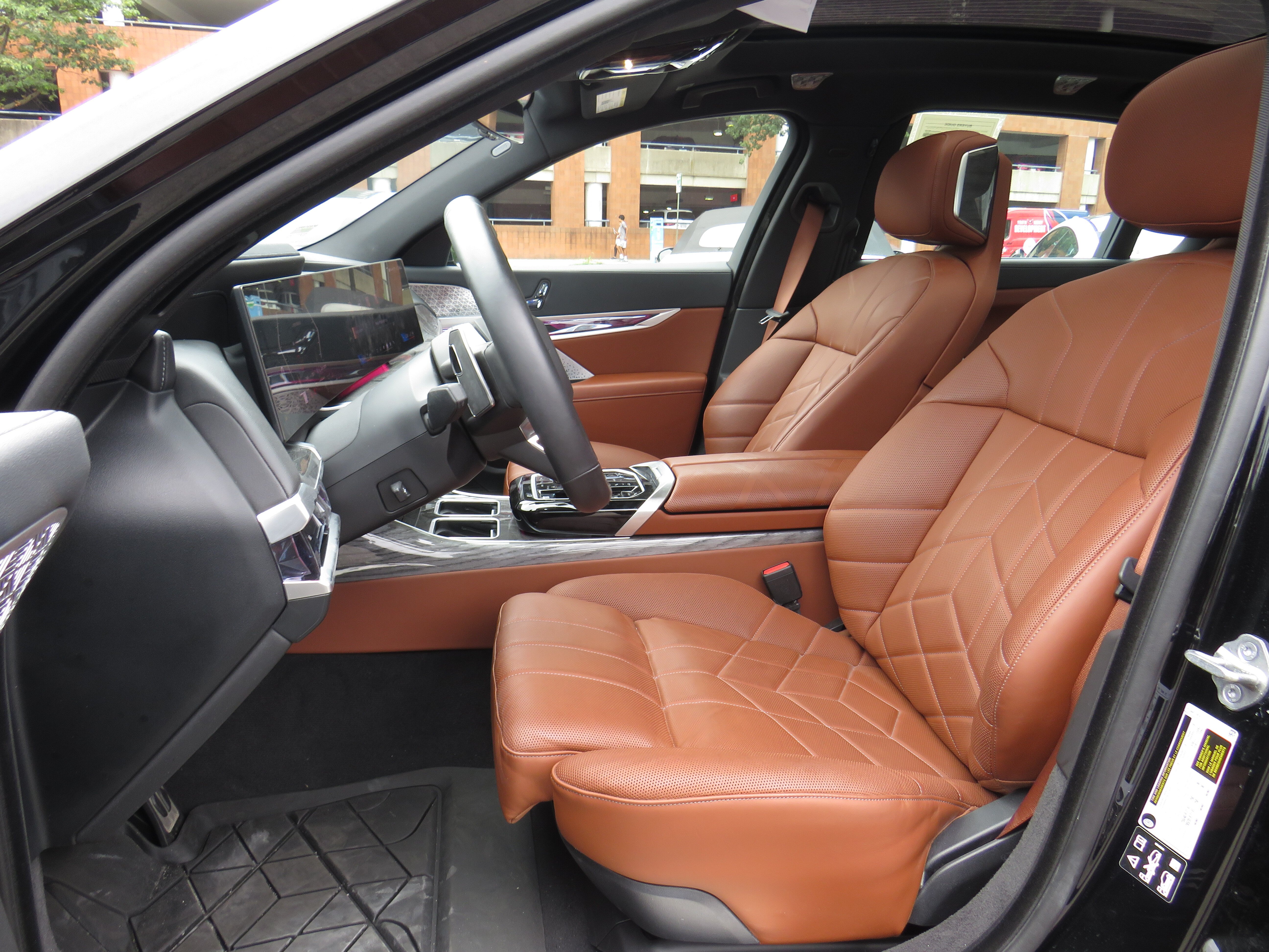Used 2024 Black Sapphire Metallic BMW 760i xDrive image 19