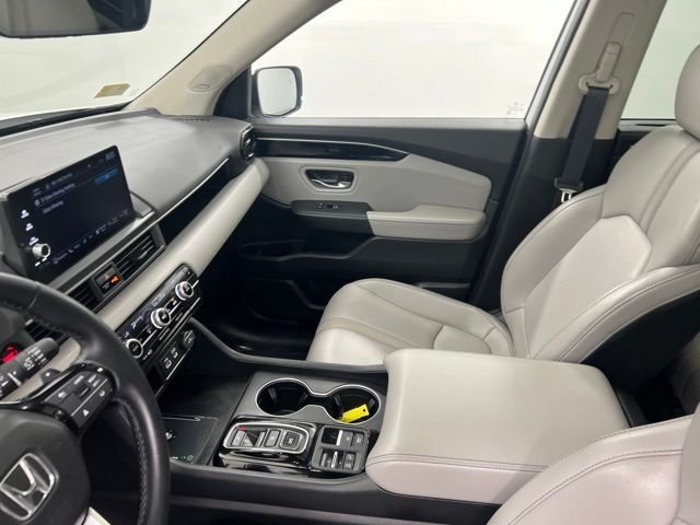 Used 2023 White Honda Touring image 22