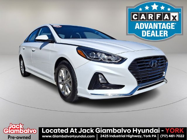 Used 2018 White Hyundai SE image 1