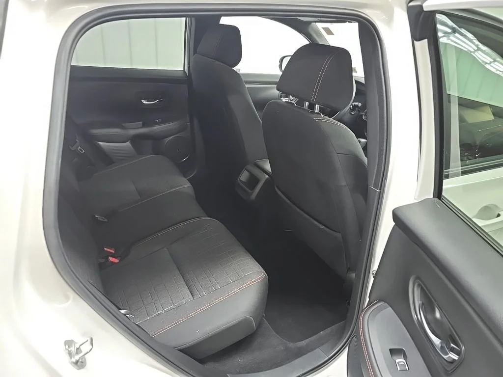 Used 2024 Platinum White Pearl Honda Sport image 17