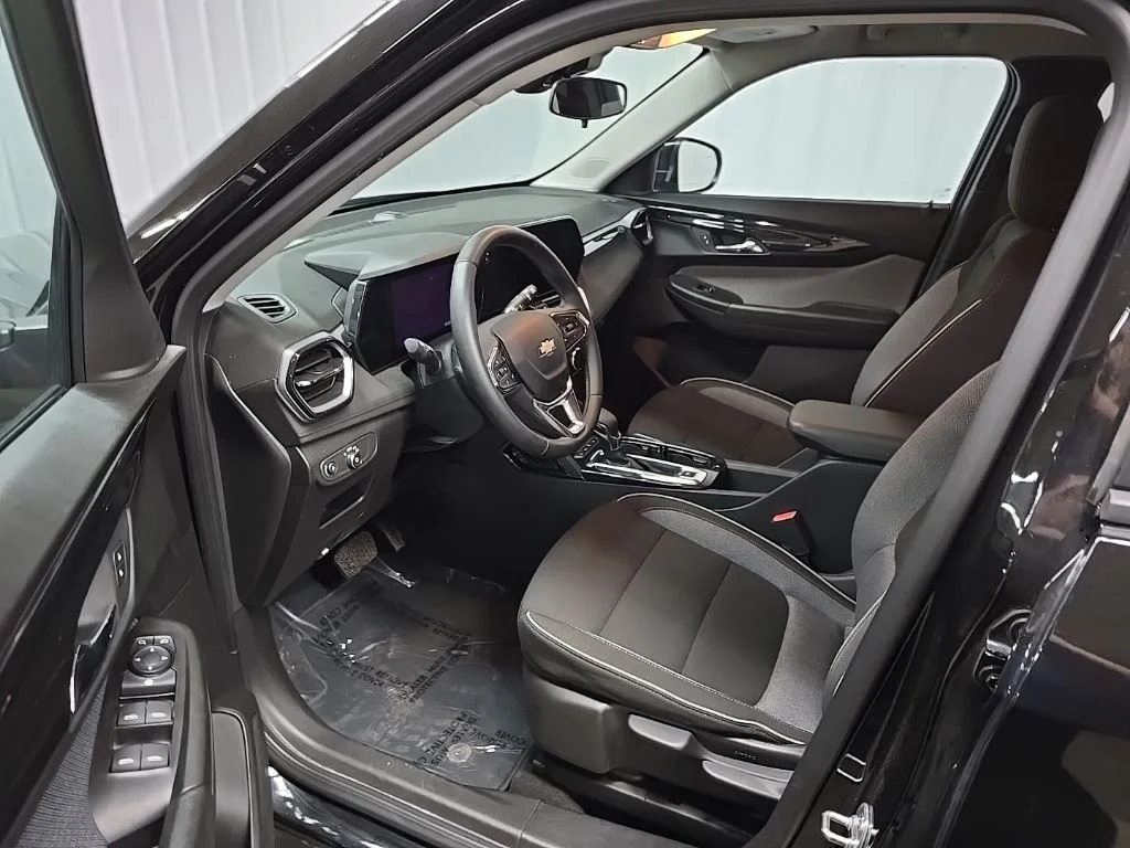 Used 2024 Black Chevrolet LT image 31