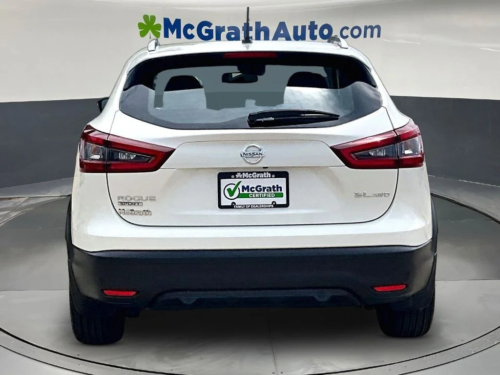 Used 2022 White Nissan SL image 6