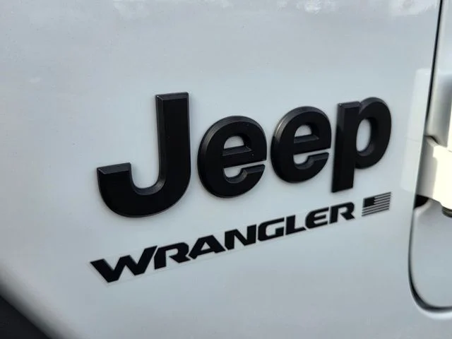Used 2025 Bright White Clearcoat Jeep Sport S image 17