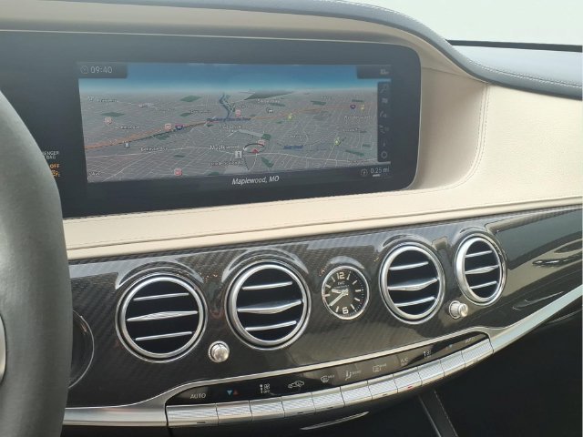 Used 2019 White Mercedes-Benz 4MATIC® image 9