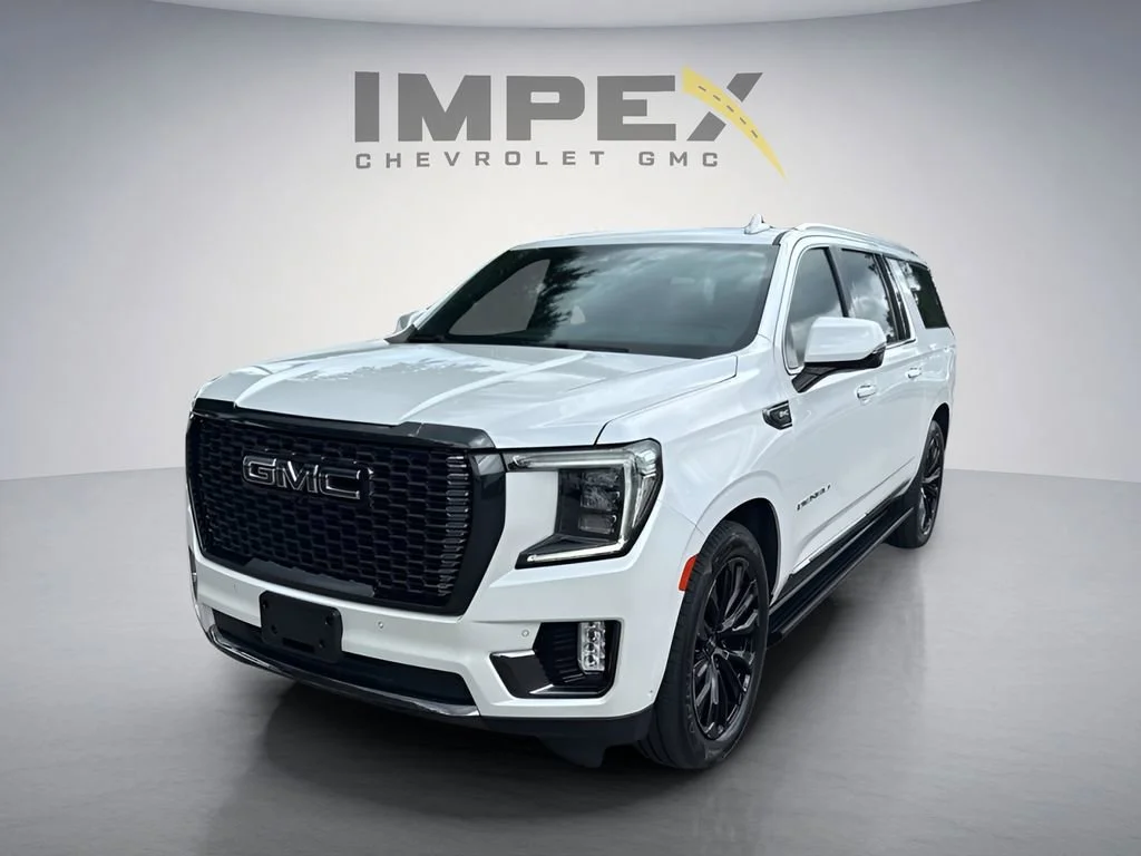 Used 2023 White Frost Tricoat GMC Denali Ultimate image 1