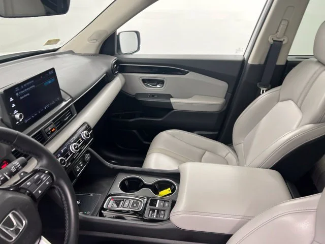 Used 2023 White Honda Touring image 22