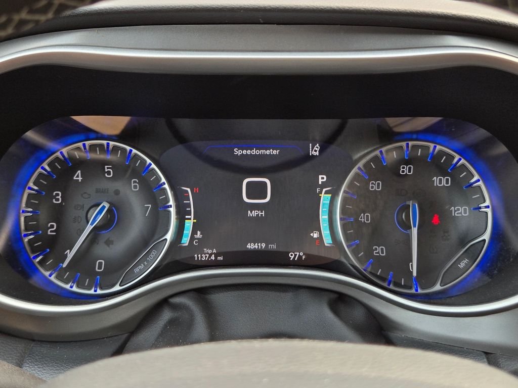 Used 2025 Diamond Black Crystal Pearlcoat Chrysler Select image 24