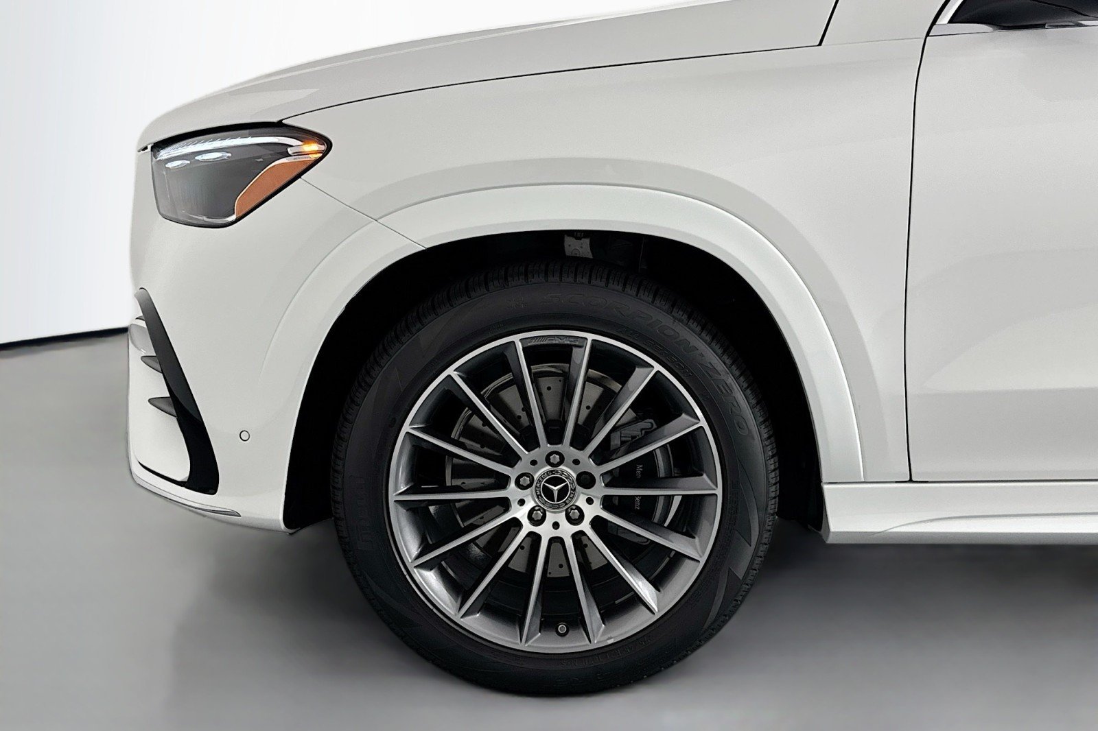 New 2026 Polar White Mercedes-Benz GLE 450 4MATIC® SUV image 9