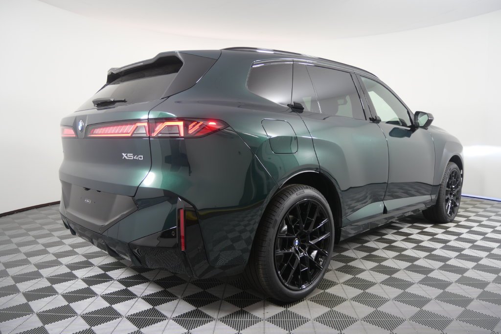 New 2027 Vancouver Green Metallic BMW  image 4