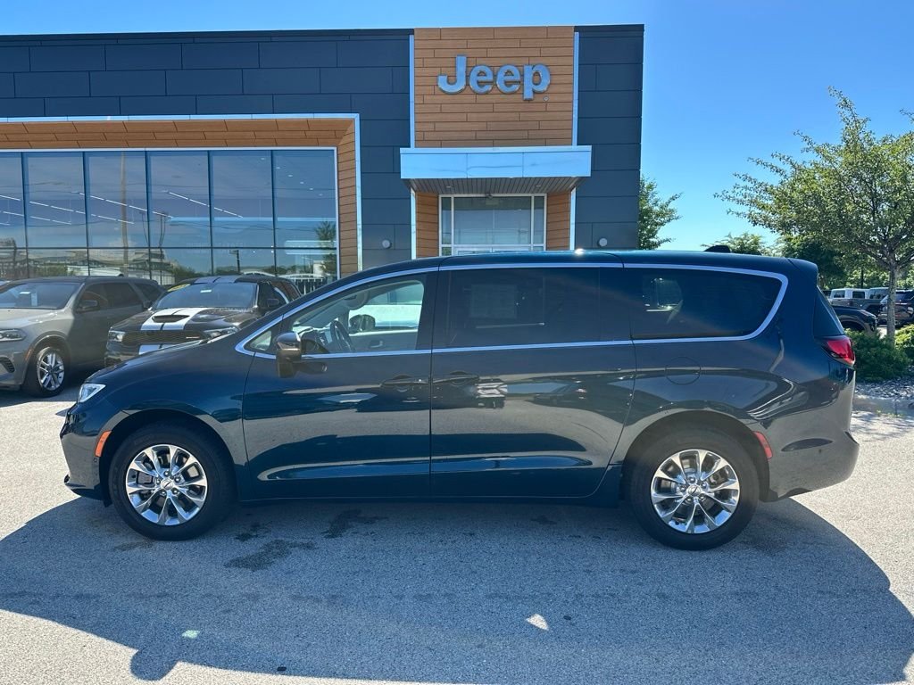 Used 2023 Blue Chrysler Touring L image 10