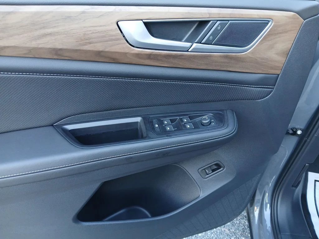 New 2025 Gray Volkswagen 2.0T SE w/Technology image 11